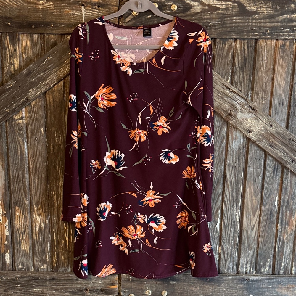 Lildy Floral Long Sleeve Swing Tunic with Pockets in Burgundy S-M